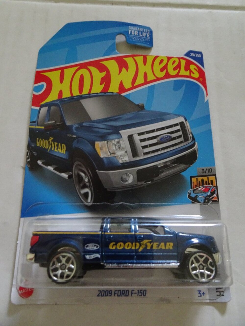 Hot Wheels HW Metro 2009 Ford F-150 Goodyear 1:64 Diecast Truck Blue